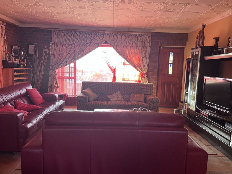 3 Bedroom Property for Sale in Heiderand Western Cape